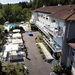Logis Maison Carree Restaurant O Carre Dart 3*