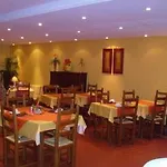 Logis Maison Carree Restaurant O Carre Dart 酒店 Méréville