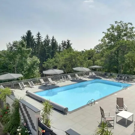 Logis Maison Carree Restaurant O Carre Dart Mereville (Lorraine)