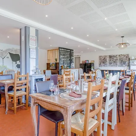 Logis Maison Carrée Restaurant O Carré Dart 3* Méréville