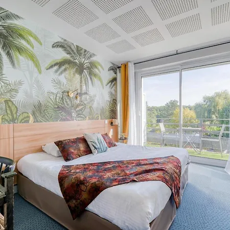 Logis Maison Carree Restaurant O Carre Dart 3*