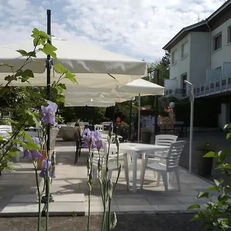Logis Maison Carree Restaurant O Carre Dart Mereville (Lorraine)