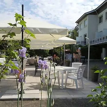 Logis Maison Carree Restaurant O Carre Dart 3* Méréville