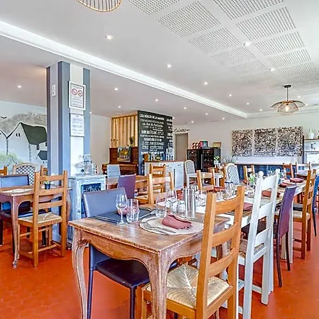 Logis Maison Carree Restaurant O Carre Dart Ξενοδοχείο