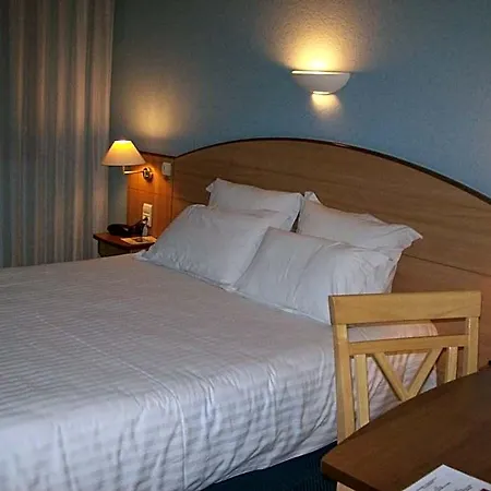 Logis Maison Carree Restaurant O Carre Dart 3*