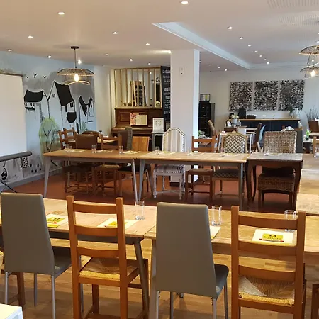 Logis Maison Carrée Restaurant O Carré Dart Hotel Méréville