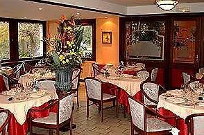 Logis Maison Carree Restaurant O Carre Dart מלון