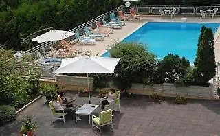 Logis Maison Carree Restaurant O Carre Dart 3* Mereville (Lorraine)