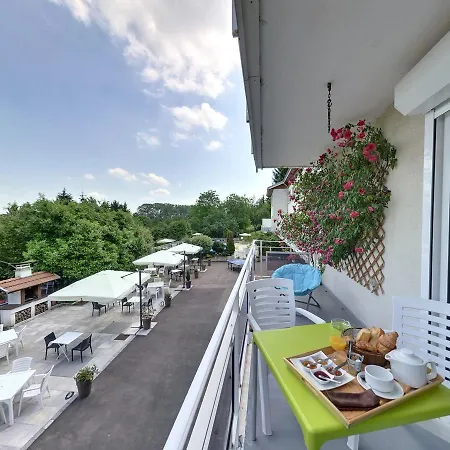 Logis Maison Carree Restaurant O Carre Dart Hotel 3*