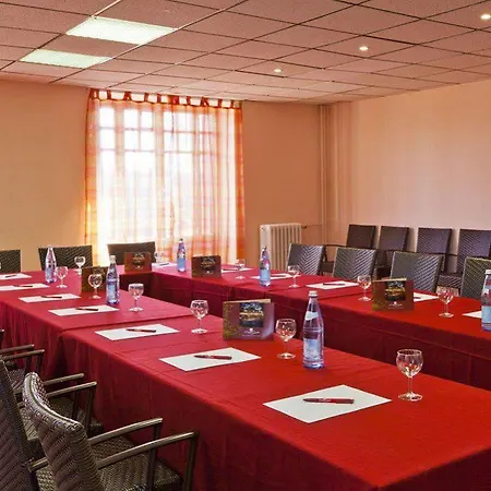 Logis Maison Carree Restaurant O Carre Dart 3*