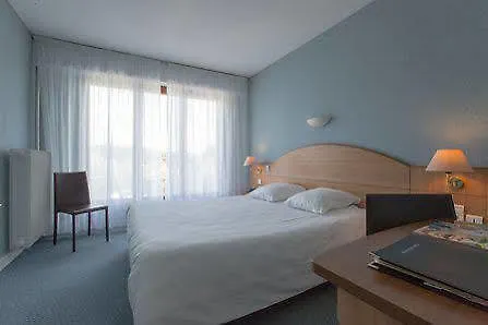 Logis Maison Carrée Restaurant O Carré Dart Hotel