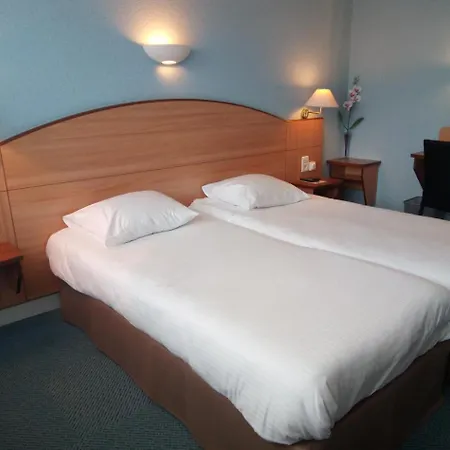 Logis Maison Carrée Restaurant O Carré Dart Hotel Méréville