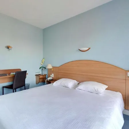 Logis Maison Carrée Restaurant O Carré Dart Hotel