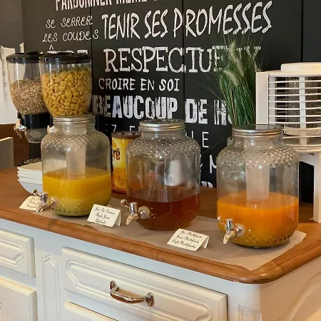 Hotel Logis Maison Carree Restaurant O Carre Dart 3*