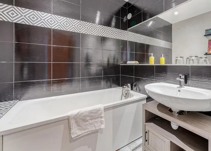 Logis Maison Carree Restaurant O Carre Dart Hotel 3*