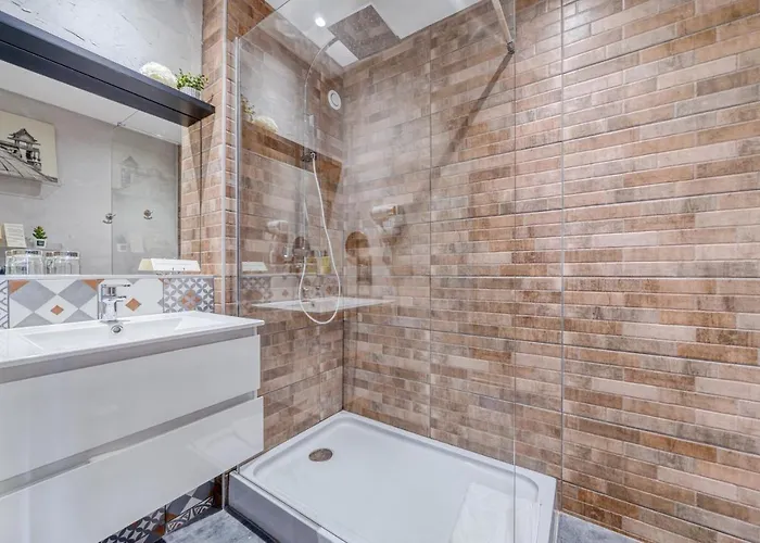 Hotel Logis Maison Carree Restaurant O Carre Dart Méréville