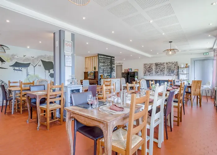 Logis Maison Carree Restaurant O Carre Dart 3* Méréville