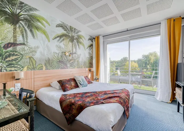 Logis Maison Carree Restaurant O Carre Dart 3*