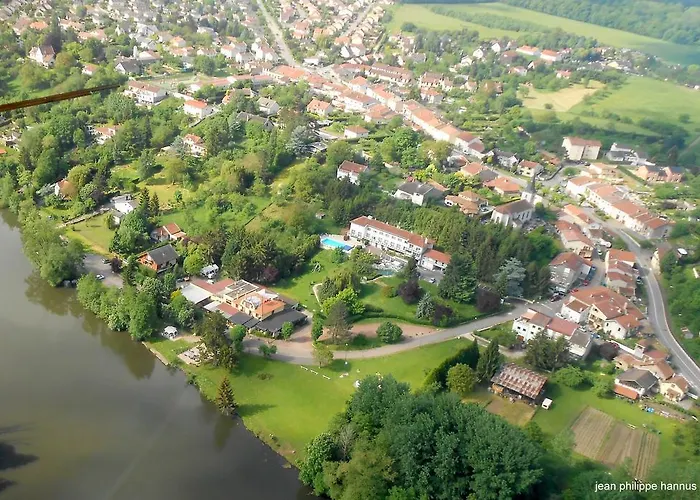 Logis Maison Carree Restaurant O Carre Dart Hotel Méréville