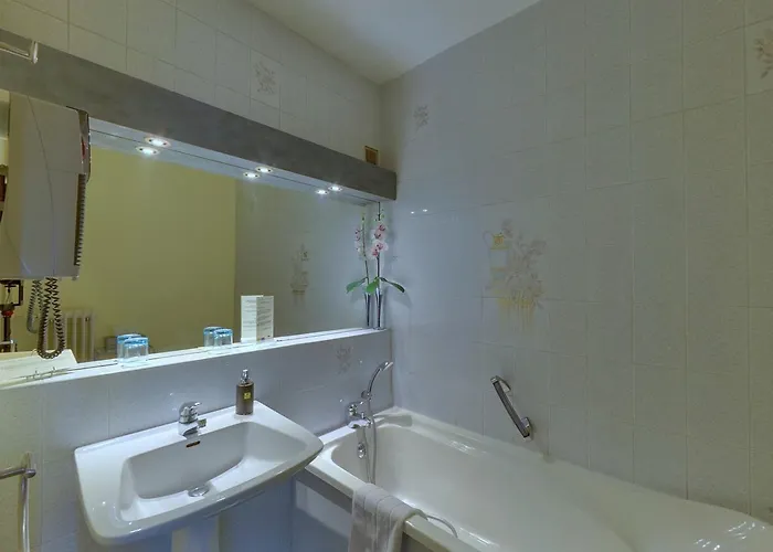 Logis Maison Carree Restaurant O Carre Dart Méréville