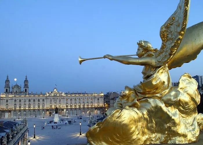 Logis Maison Carree Restaurant O Carre Dart Hotel 3*