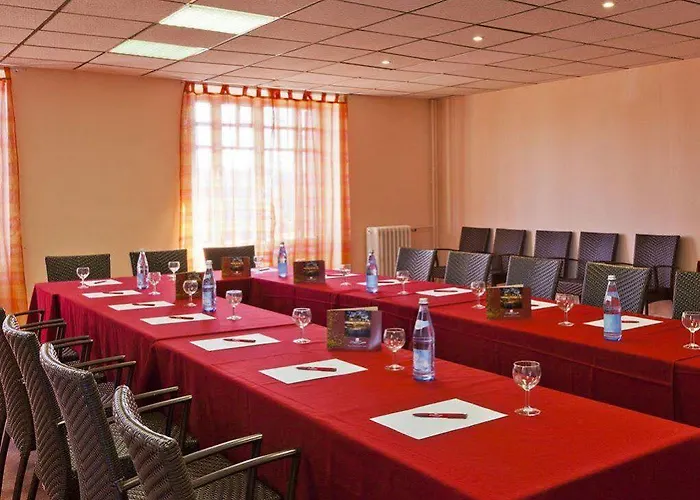 Logis Maison Carree Restaurant O Carre Dart 3*