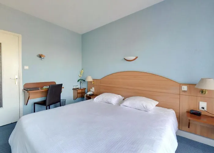 Logis Maison Carree Restaurant O Carre Dart Hotel