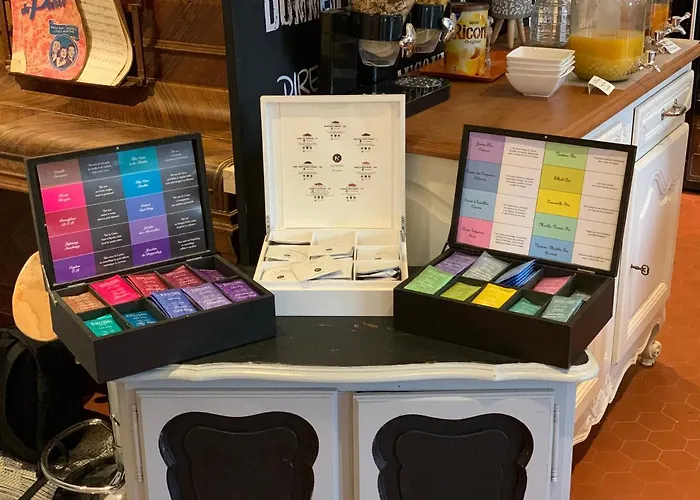 Hotel Logis Maison Carree Restaurant O Carre Dart Méréville