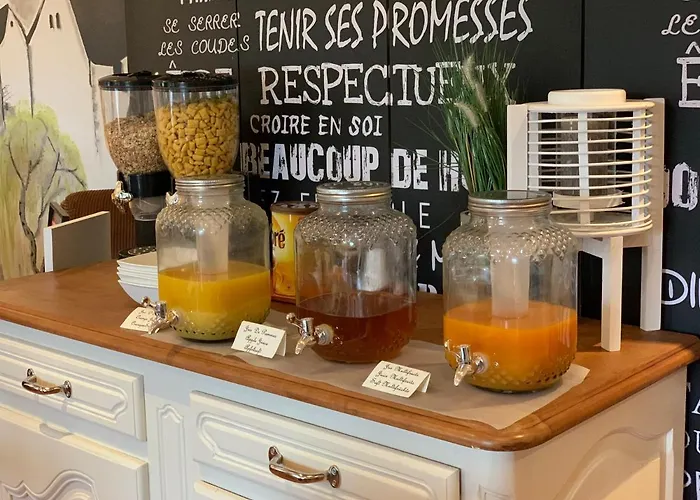 Hotel Logis Maison Carree Restaurant O Carre Dart 3*