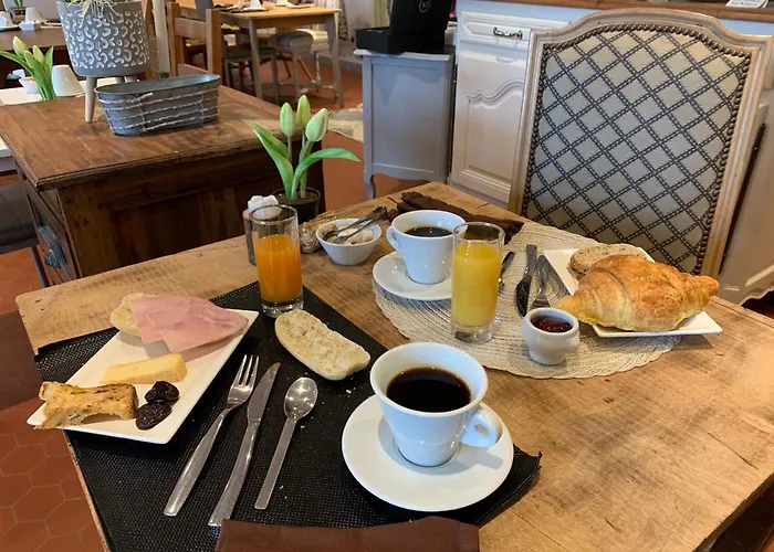 Logis Maison Carree Restaurant O Carre Dart Hotel Méréville