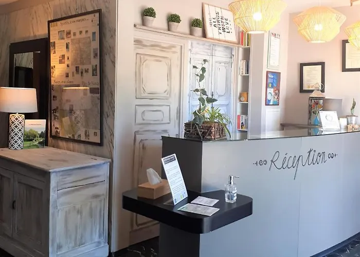 Logis Maison Carree Restaurant O Carre Dart 3*